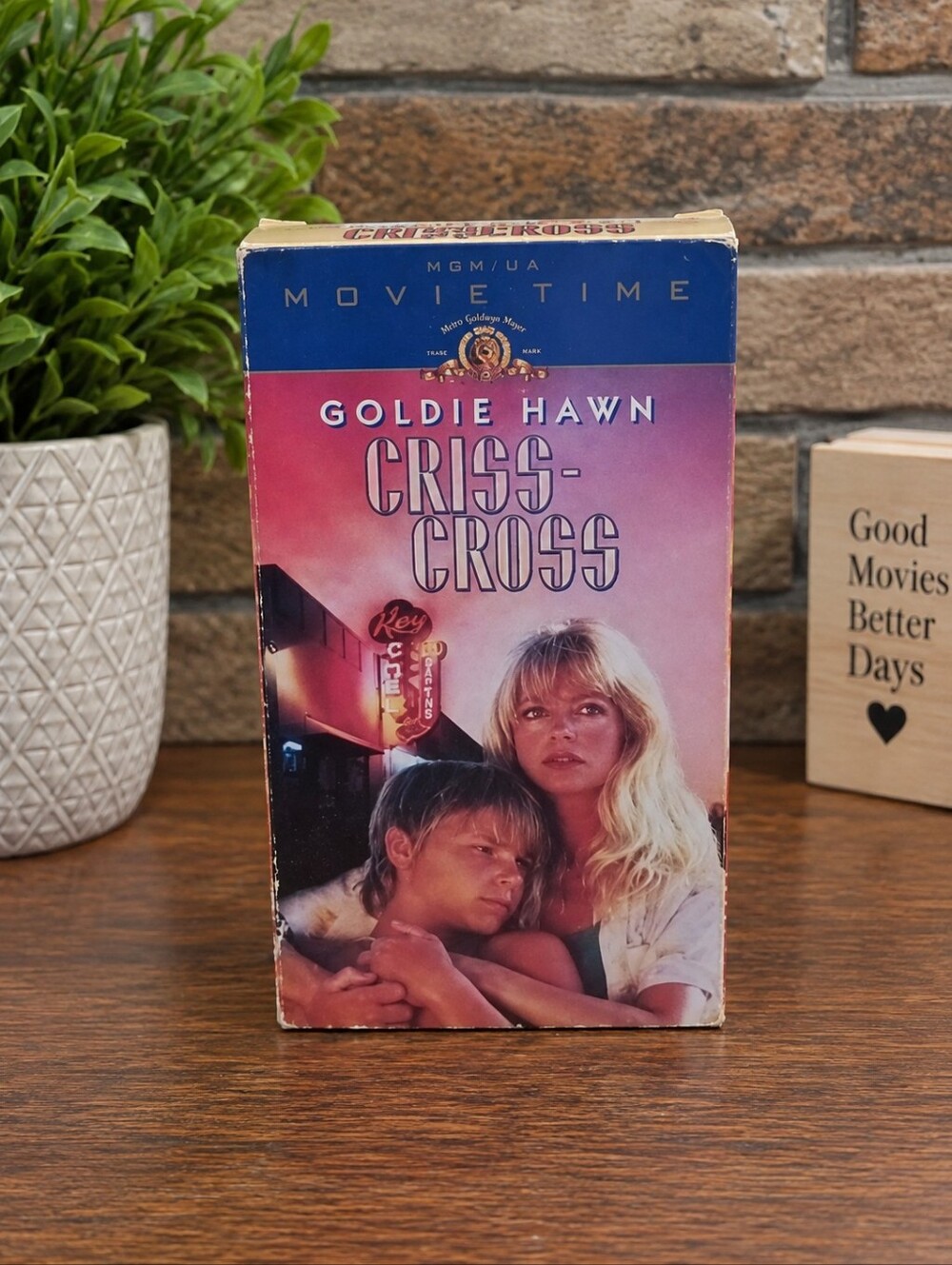 Criss-Cross with Goldie Hawn Vhs tape